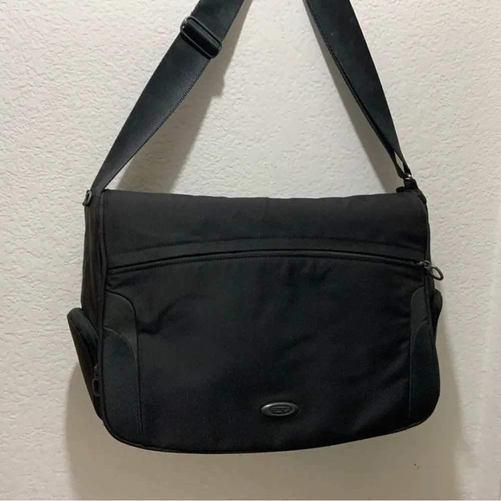 TUMI Crossbody Messenger Laptop Bag Flap 6507 D Black nylon